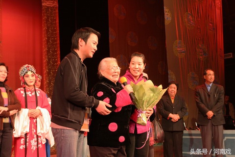 主持专业戏曲节目20余年，河南这个美女主播在不断挑战自我！