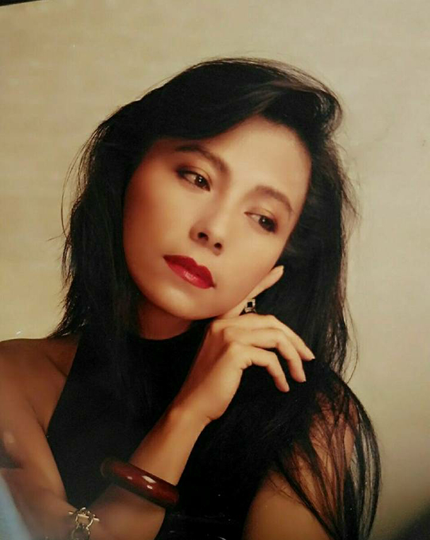 她是与王祖贤,王小凤齐名的"女鬼专业户",无数人童年噩梦,如今这样