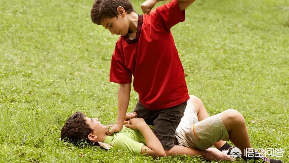 危害、原因及惩治的方式，从“校霸”强迫9名女中学生交往说起