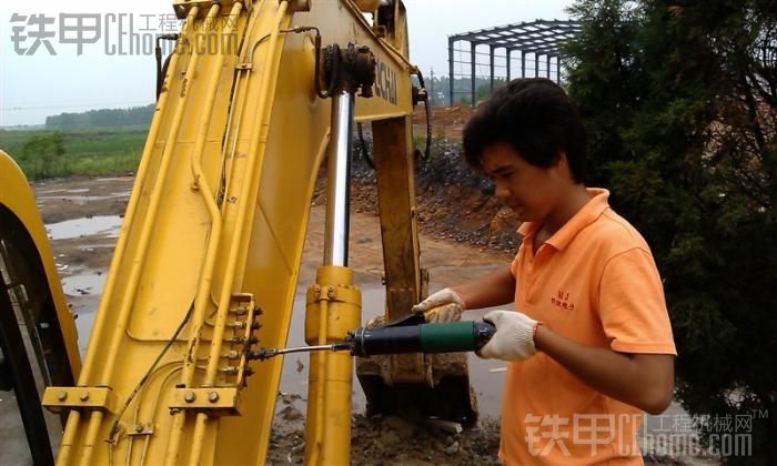 正能量！开挖掘机的感觉原来这么爽，外行人根本不知道！