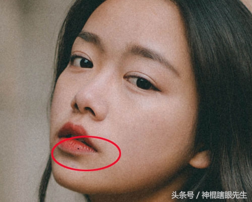 嘴唇上的富贵痣,天生富贵财运享通,"吃货"必备