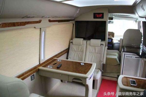 丰田柯斯达12座限量版考斯特豪华商务车