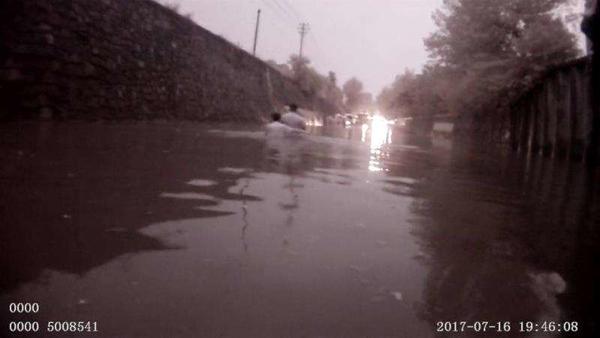 暴雨中連救五人 新密“托舉哥”演繹“水中情”走紅網絡