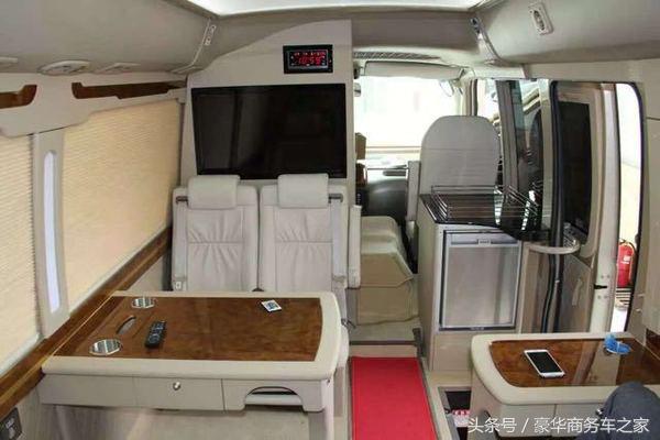 丰田柯斯达12座限量版考斯特豪华商务车