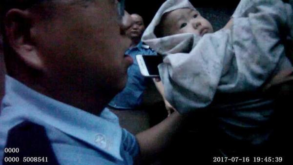 暴雨中連救五人 新密“托舉哥”演繹“水中情”走紅網絡