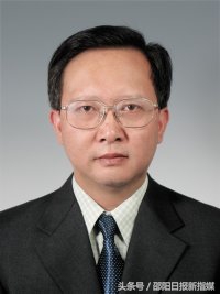 他刚被省政府任命“邵阳学院副院长”；原邵阳医专“合并”时的书记、校长，都改任了新职务