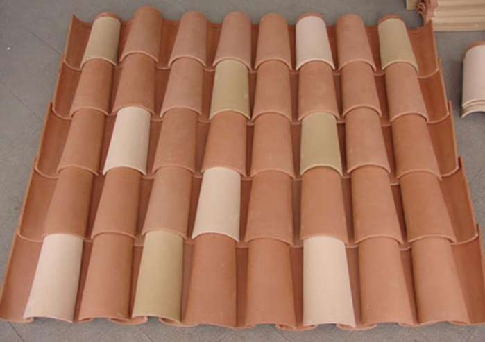陶瓷瓦也称陶土瓦, 陶土瓦在近代建筑中有较为广泛的使用,是用泥土