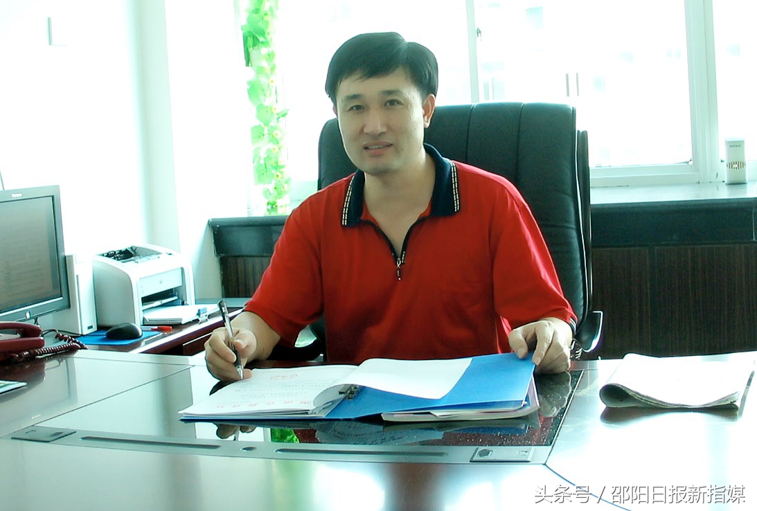 他刚被省政府任命“邵阳学院副院长”；原邵阳医专“合并”时的书记、校长，都改任了新职务