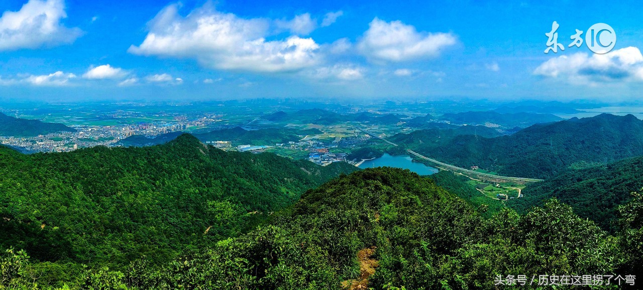 上联是：绿水青山就是金山银山，金山银山换不回绿水青山；征下联