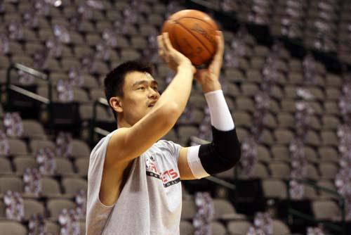 nba罚篮为什么不跳(罚球真的不能跳吗？无数球迷被这个规则误导，这才是真正的原因！)