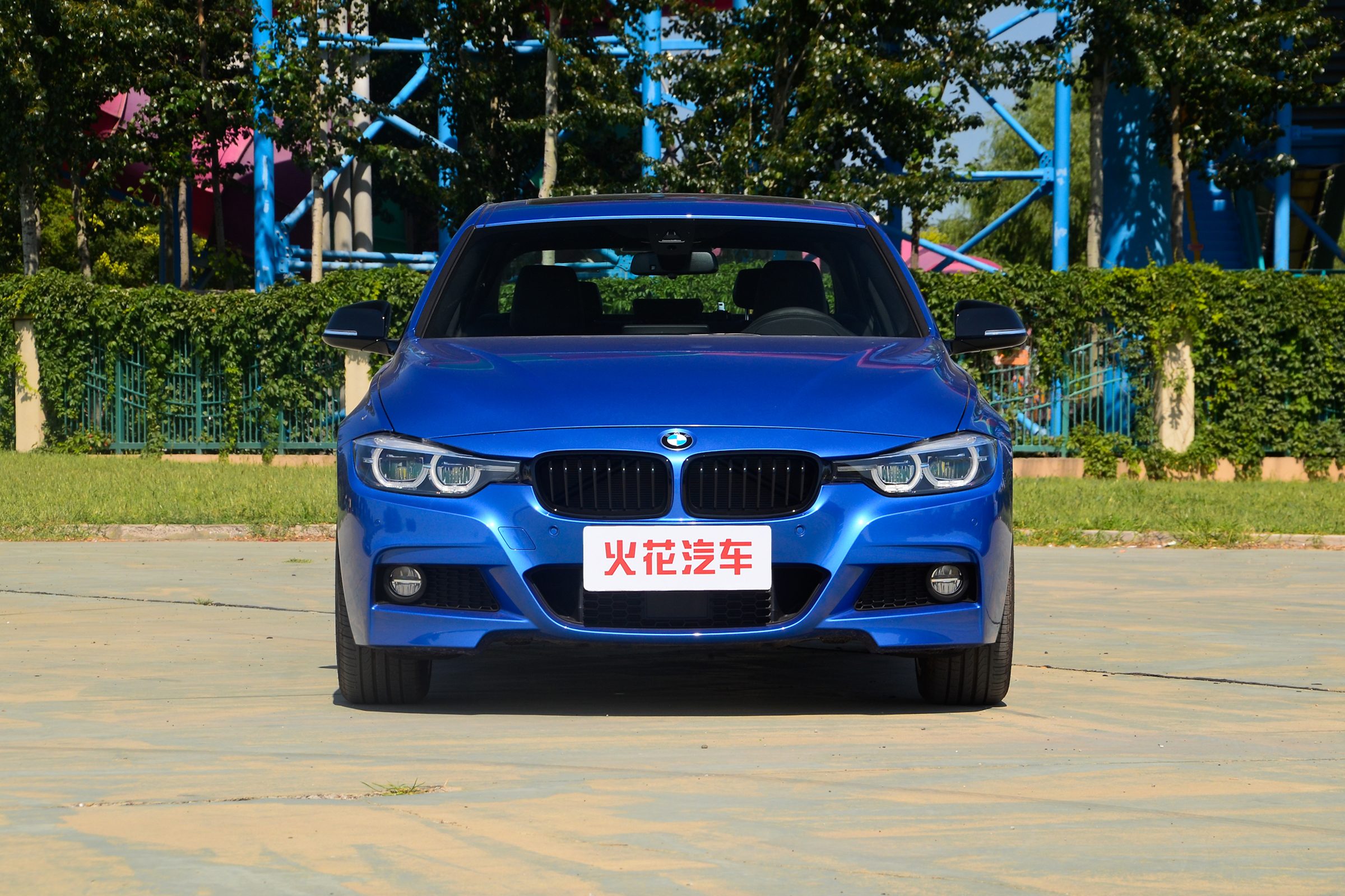 奥迪A4L全面评测，宝马3系无辜躺枪