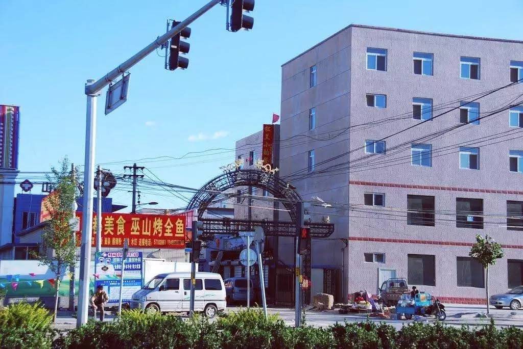 松 兰 堡白浮村之所以如此命名,据传是因为曾经村北矗立着一座丈余高