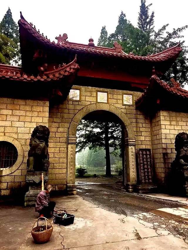 江西有座云居山，山上有座真如禅寺