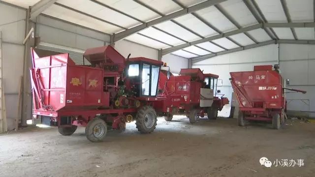 花4萬塊錢買收割機(jī)，他右手一抖，錢沒了機(jī)器也沒了…………