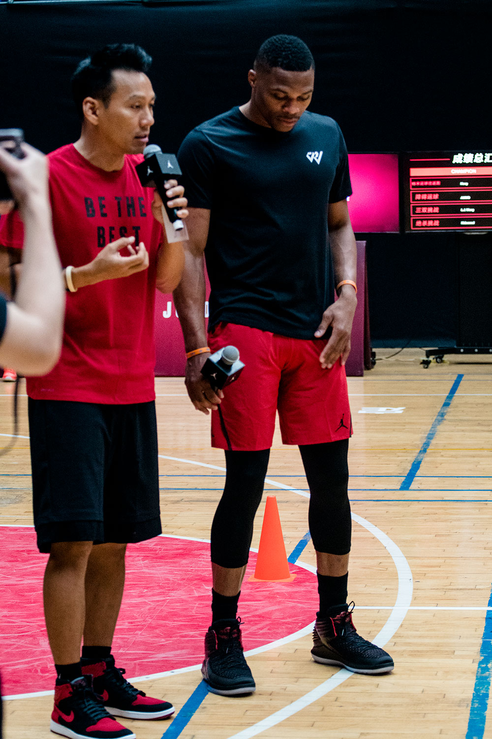 aj32为什么nba球员很少穿(威少中国行上脚的这双 “禁穿” AJ32，你会想要入手么？)