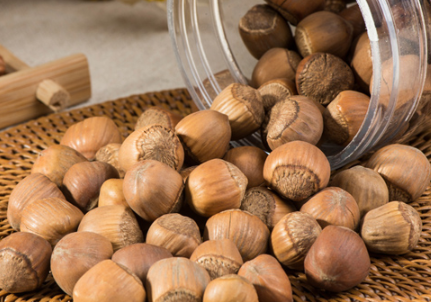 生榛子怎么炒熟并开口的 炒榛子的方法和步骤是什么