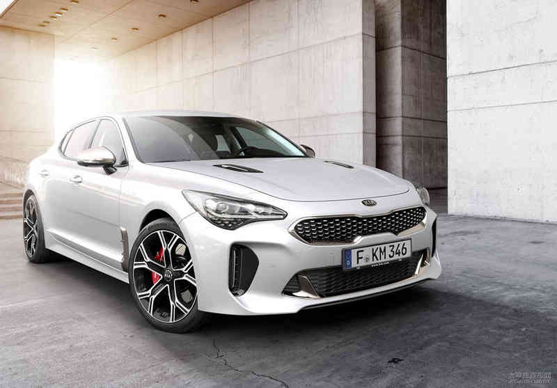 stinger基于起亚gt4 stinger概念车灵感元素设计而成,前脸则继承了