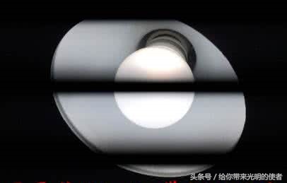 一般的频闪效应,是在静止环境下对于观察者或使用者,对其光亮度或光