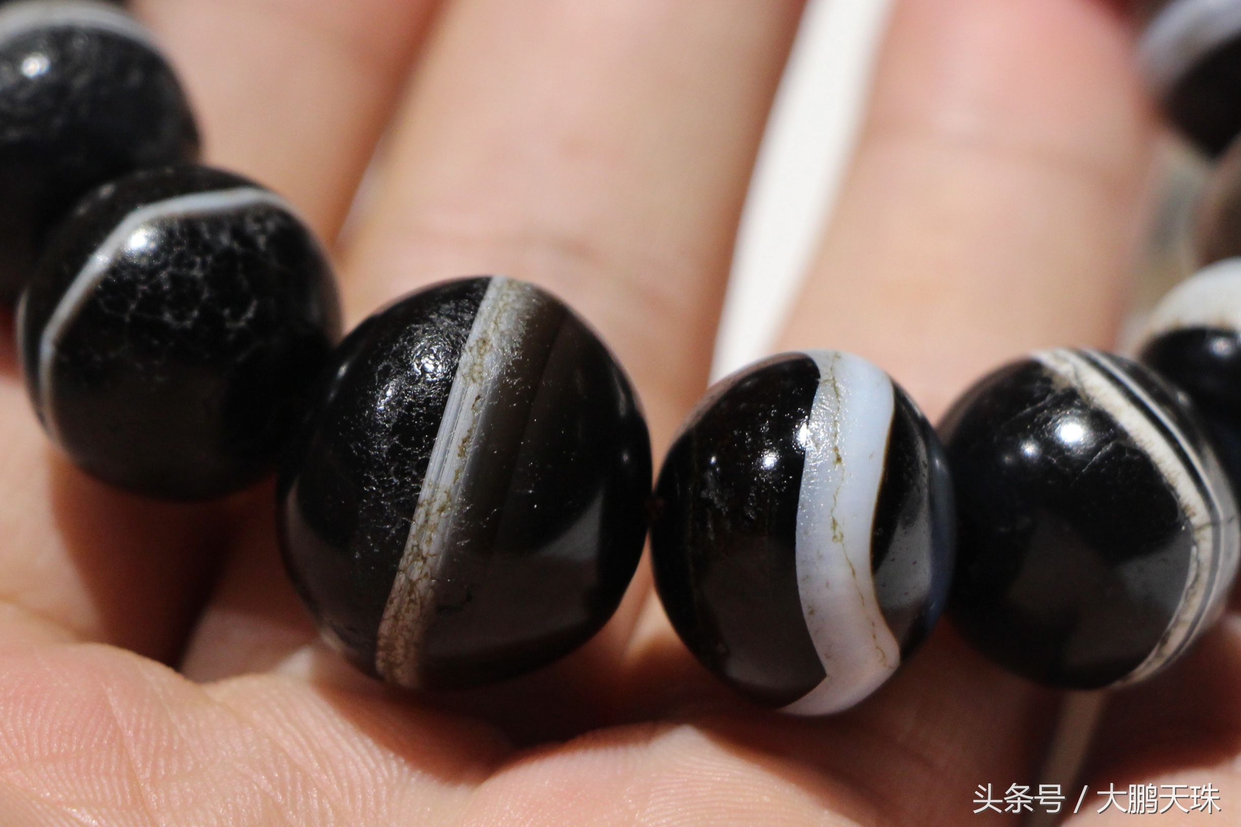 吉祥如意:千年高古药师天珠(莲花天珠的寓意及功效及图片) 第5张