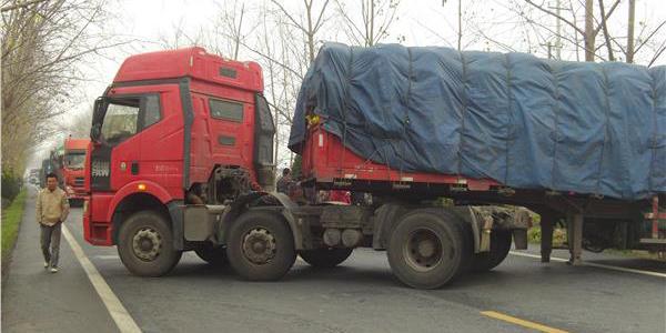 半挂车新手司机绝对要看 如何在倒车时行云流水，一把到位