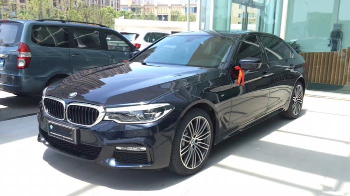 落地价超60万的全新宝马530li m尊享版浙江提车,车主坦言唯一遗憾是