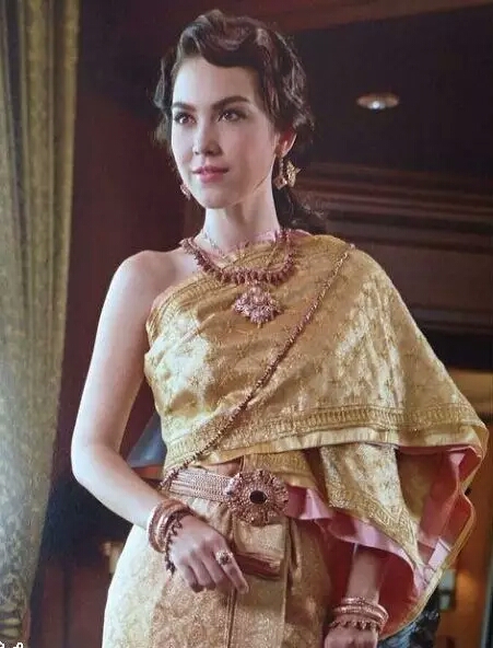 泰国女演员泰式传统服装大比拼，选出你心目中最美的泰式“古典美女”