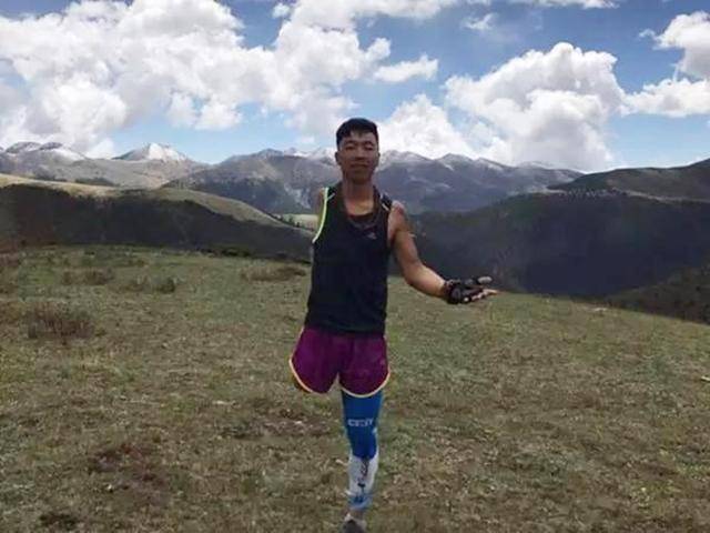 他单手单脚，20天完成了2200公里的川藏线骑行之旅！