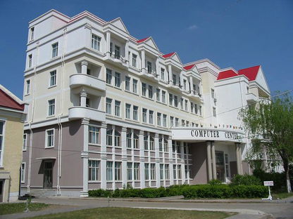 让马丁张雪峰互怼去吧，我们去齐齐哈尔大学看看