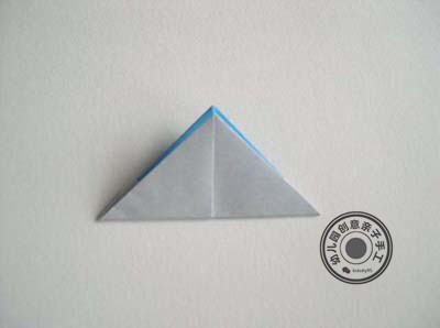 幼儿园折纸手工教程：小时候妈妈教的第一款折纸小船，经典而简单