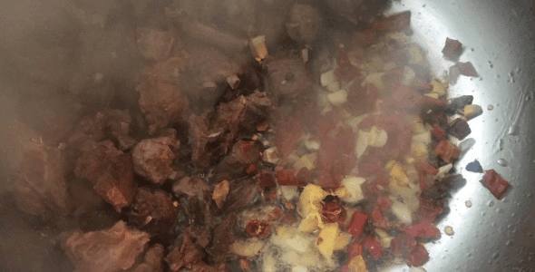 红烧狗肉最好的做法，除膻味我有技巧，抓紧时间试试吧