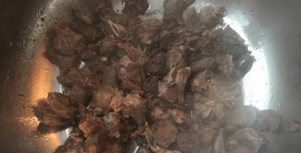 红烧狗肉最好的做法，除膻味我有技巧，抓紧时间试试吧