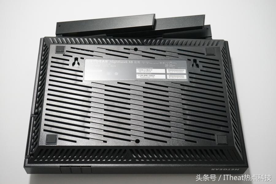 而作为网件第一款ac5300路由器,台网件r8500(夜鹰x8)搭载了一系列先进