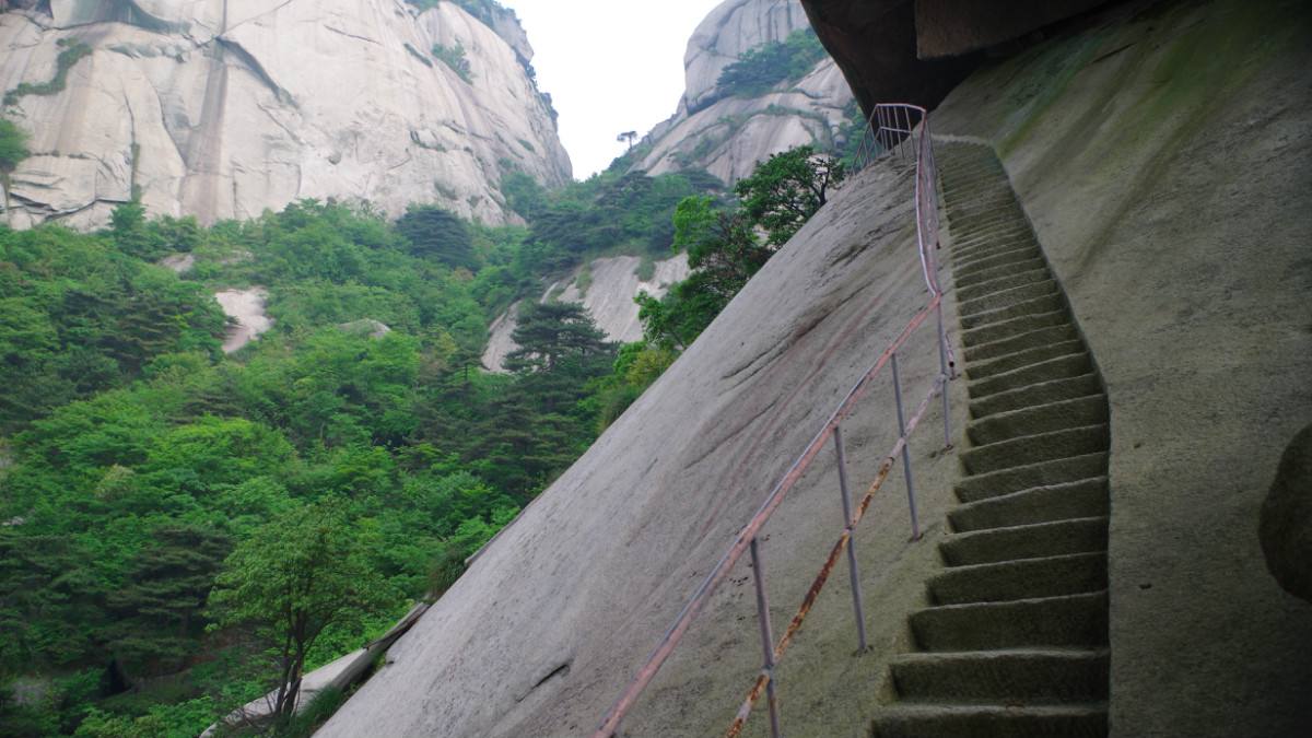 集北山之雄伟、南方之秀丽的天柱山