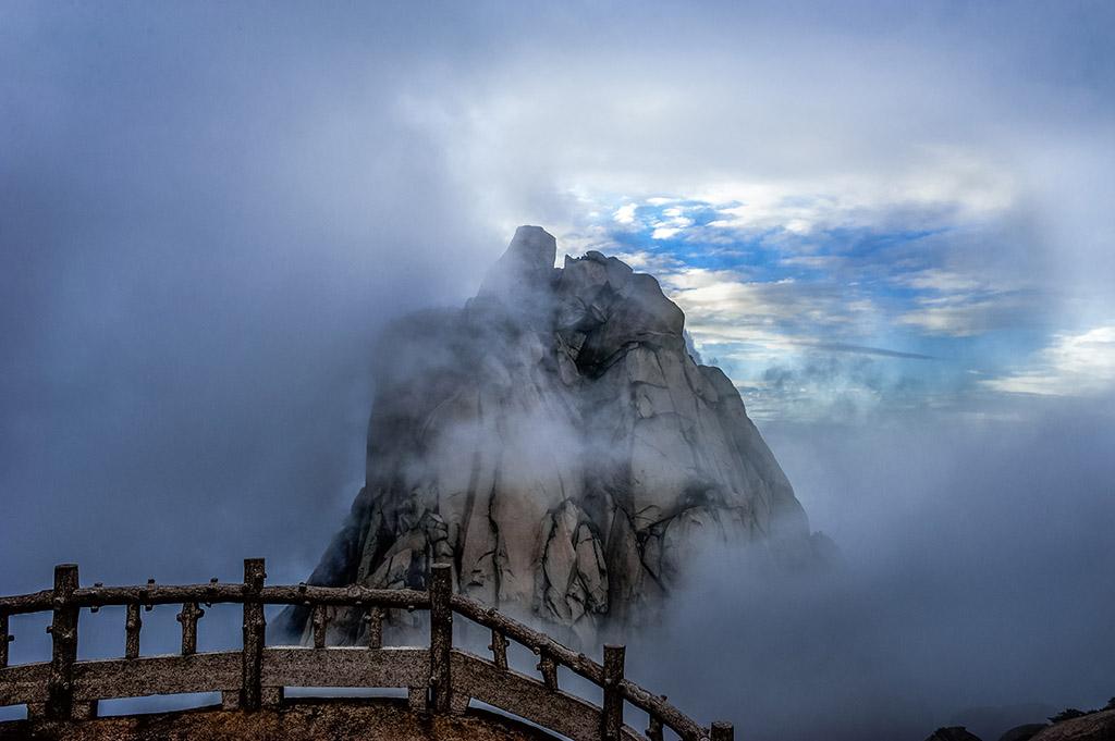 集北山之雄伟、南方之秀丽的天柱山