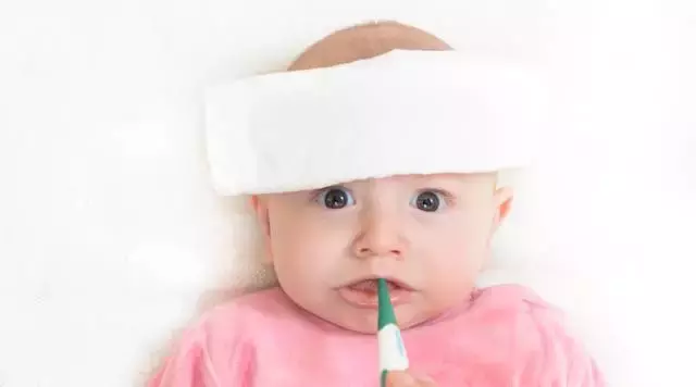 恐怖的宝宝发烧「抽筋」，90% 的家长都不会正确护理