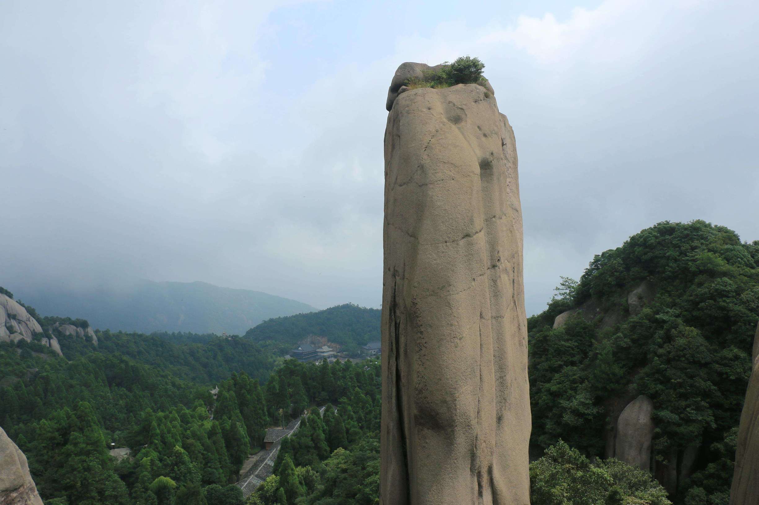 集北山之雄伟、南方之秀丽的天柱山