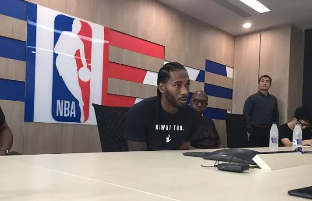 nba卡哇伊为什么不爱笑(对话马刺伦纳德，这是一个会笑的“卡哇伊”)