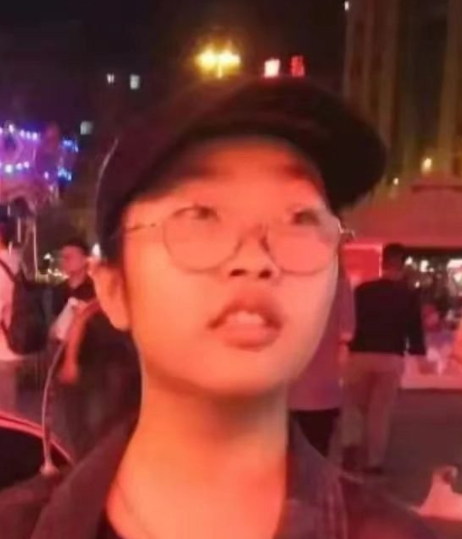 孩子快回家！泉州晋江14岁女孩失联，戴眼镜，背粉色书包，高1米5左右