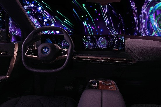 新BMW iX M60车内引入数字艺术
