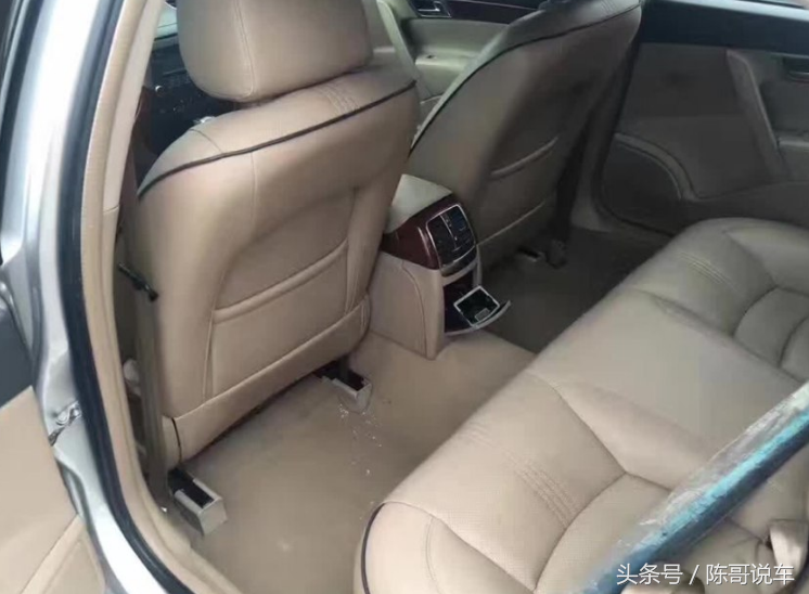 朋友4万块钱把这车给我！开始以为是什么豪华车，很唬人