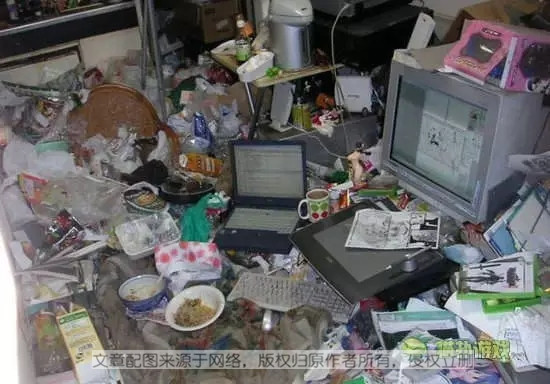 大学生寝室全版本集合，中西宿舍对比，莫名戳中笑点！