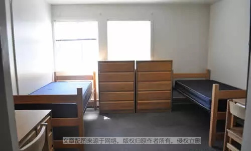 大学生寝室全版本集合，中西宿舍对比，莫名戳中笑点！