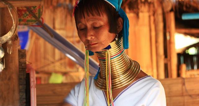 奇葩审美观！泰国旅游地长颈族部落：令人心痛的“美丽”