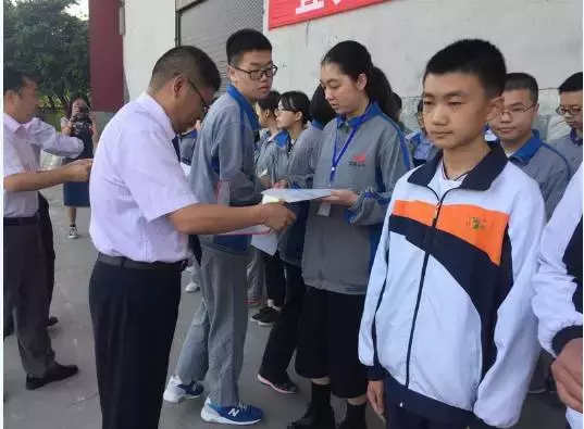 宜宾校服大比拼！同样是青春，为什么“别人家”的这么好看