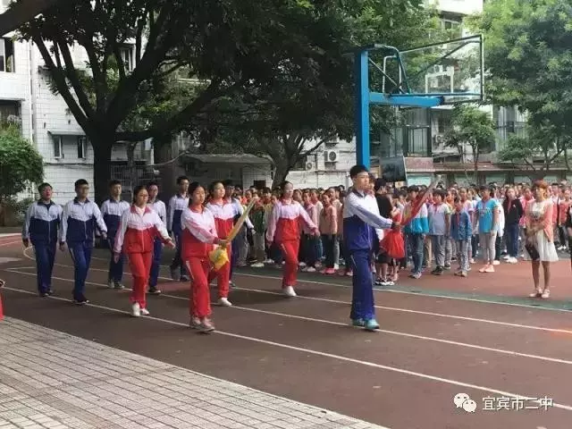 宜宾校服大比拼！同样是青春，为什么“别人家”的这么好看