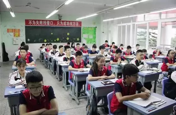 宜宾校服大比拼！同样是青春，为什么“别人家”的这么好看