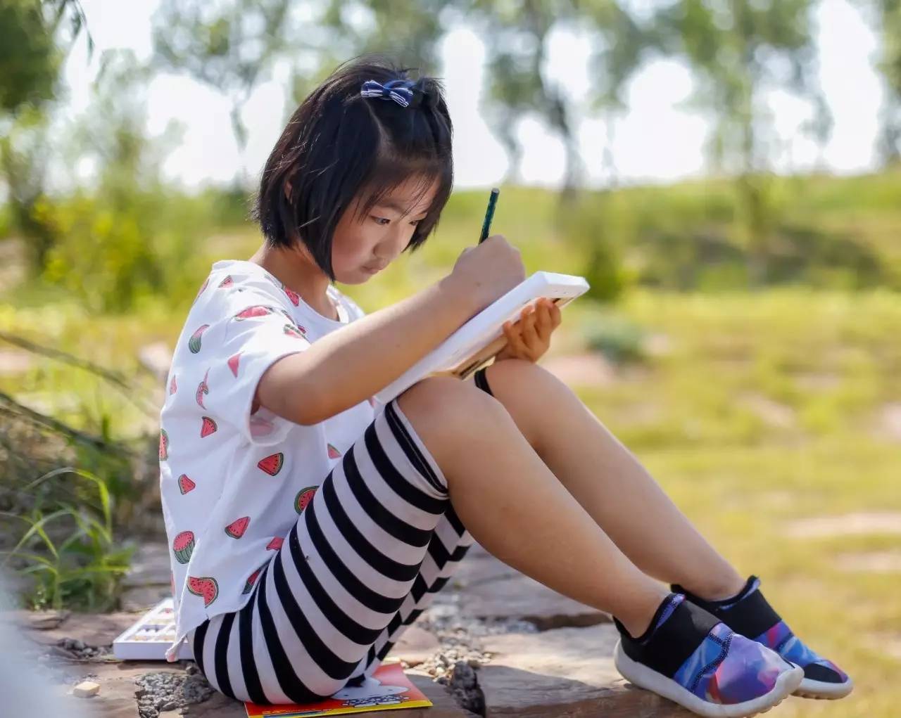 爬树自拍走路，海外名校这些“奇葩”课让孩子疯狂爱学习