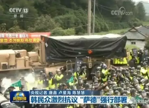 「三分钟法治新闻全知道」解手铐、偷警车、公路追逐，美一年轻女子自导自演奇葩现实版速度与激情！