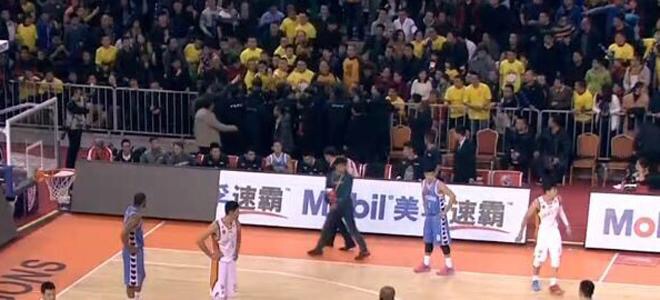 为什么cba没有广告牌(NBA与CBA比赛场地视觉效果上的为何差异这么大，原因找到了！)