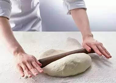 最全的包子皮培训教程，和面，发酵，擀面，捏面全齐了！
